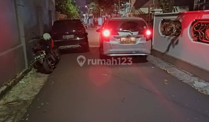 Rumah Terawat Siap Huni Lingkungan Tenang Dekat Pasar Kampung Ambon 1