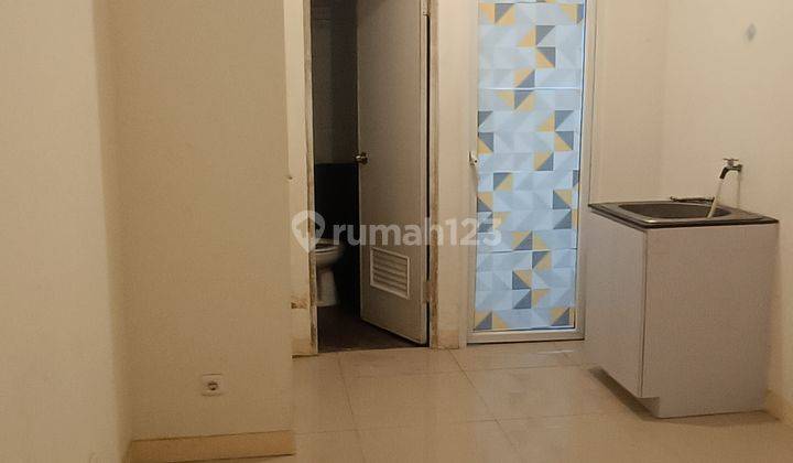 Apartemen Green Pramuka Tower Biru chrysant Lantai 5 View Pool Unfurnished Hanya 2 Ac 1