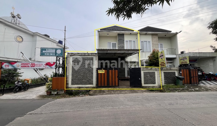 Huk House can be used for Business, Cilebut Bumi Pertiwi 1 Housing Estate, adjacent to a public road. 2