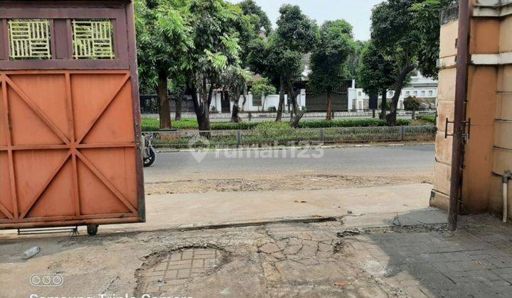 GUDANG DI TENGAH KOTA 4