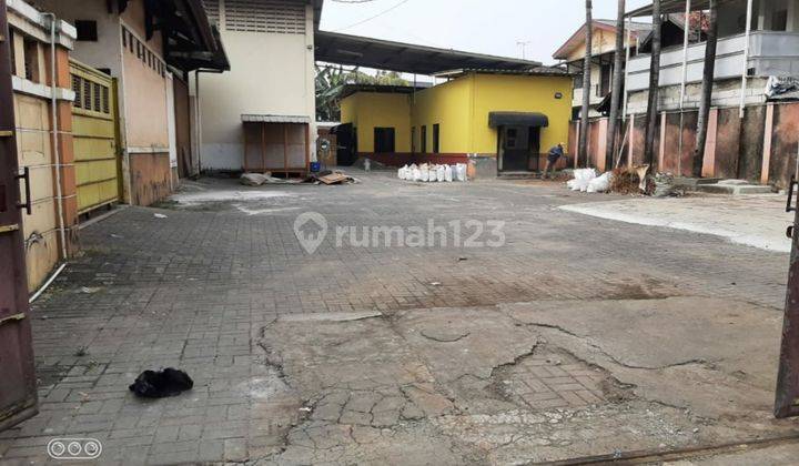 GUDANG DI TENGAH KOTA 6