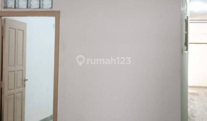 Rumah tua hitung tanah sangat strategis 3