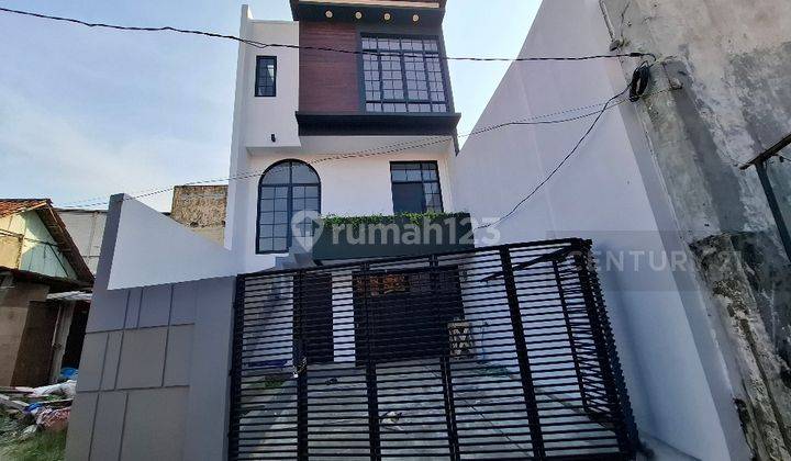 Rumah Brand New 3 Lantai Di Jatinegara Timur 1