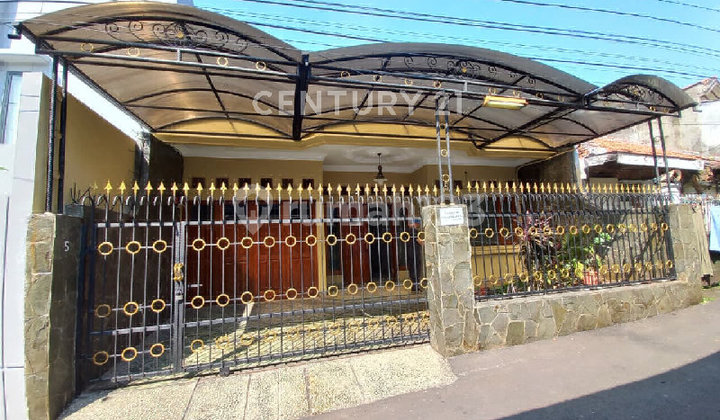 Beautiful House in East Tebet Near Eco Park Very Strategic Beautiful House in East Tebet Near Eco Park Very Strategic