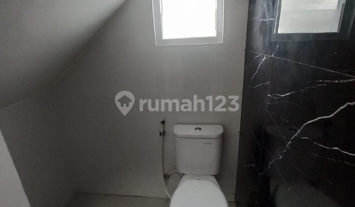 HOUSE IN CORDELIA PARK HOUSING ESTATE