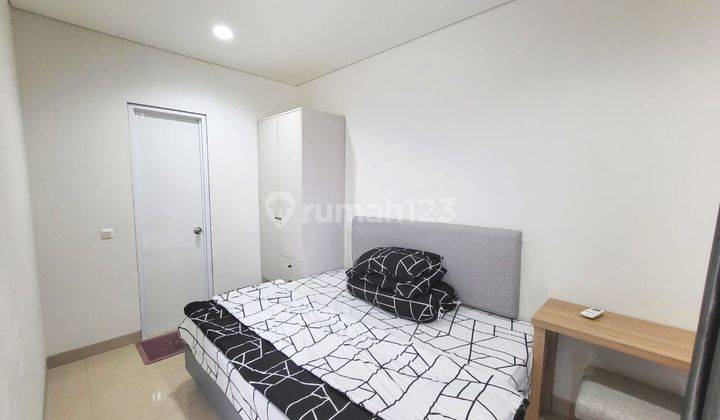 Rumah 3 Lantai Bagus Furnished SHM di Zena At The Mozia, Tangerang 2