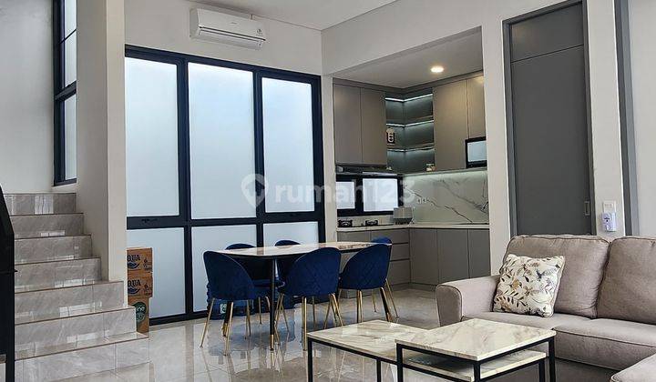 Rumah 3 Lantai Bagus Semi Furnished SHM di Cluster Aether Greenwich Bsd, Pagedangan, Tangerang 2