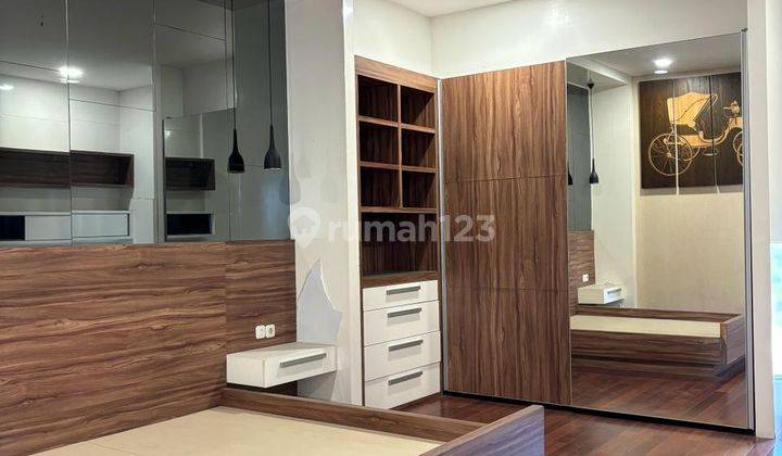 Rumah 2 Lantai Bagus Semi Furnished HGB di Jalan Pinisi Permai, Jakarta Utara 2