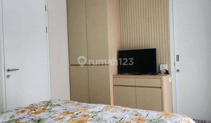 Rumah 3 Lantai Bagus Semi Furnished SHM di Greenwich Cluster Aether, Tangerang 1