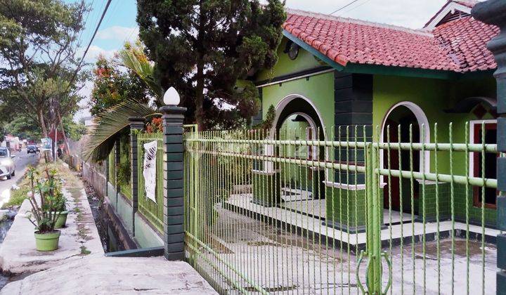 Rumah Dengan Halaman Luas Bagus Siap Huni Dekat Pusat Kota 2