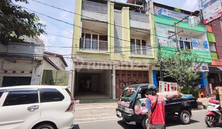 3-Story Shop House in Downtown Cianjur Suitable for Business 3-Story Shop House in Downtown Cianjur Suitable for Business