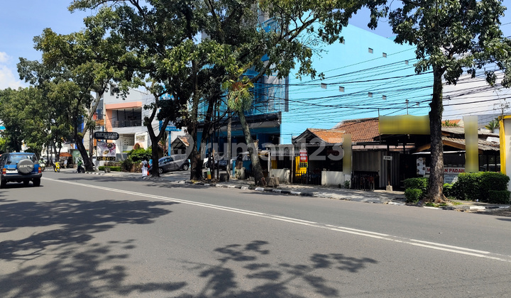 Spacious House Suitable for Cafe and Office in the Center of Bandung City 2