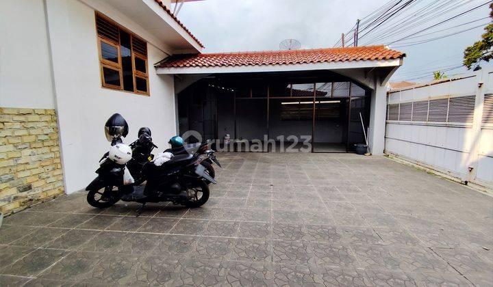 Rumah 3 Lantai Bagus Full Furnish Siap Huni Samping Jalan Utama 2