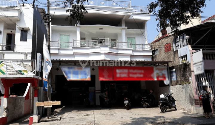 Rumah Minimalis Modern 2 Lantai Samping Jalan  1