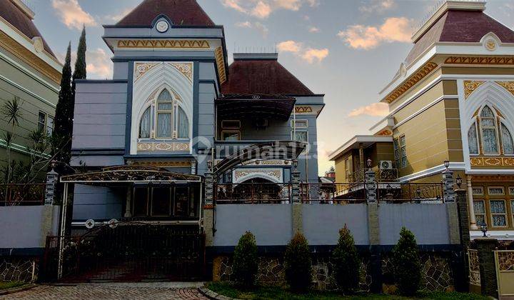 Villa Mewah di Kota Bunga Cipanas Ada Kolam Renang 1