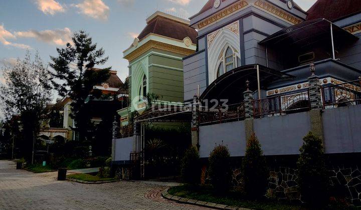 Villa Mewah di Kota Bunga Cipanas Ada Kolam Renang 2