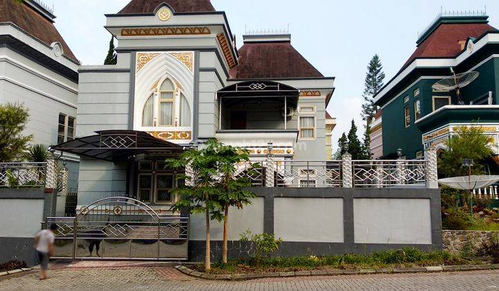 Villa Mewah 2 Lantai di Villa Kota Bunga Full Furnished 1