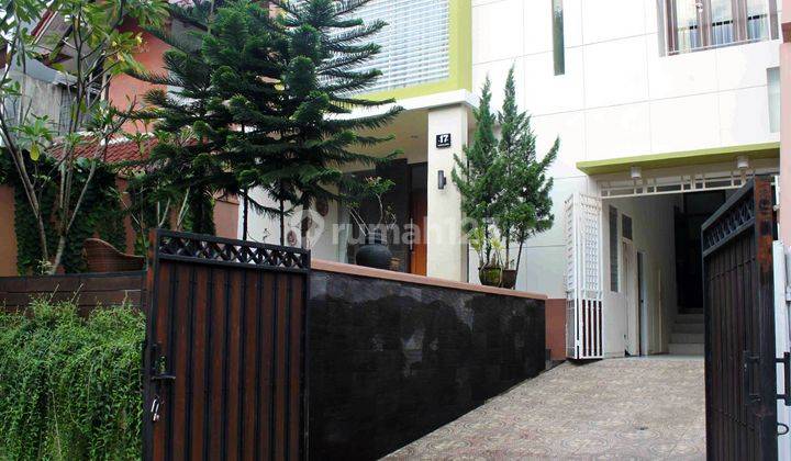 Rumah 2 Lantai Bagus Lokasi Strategis di Dalam Komplek Exclusive 2