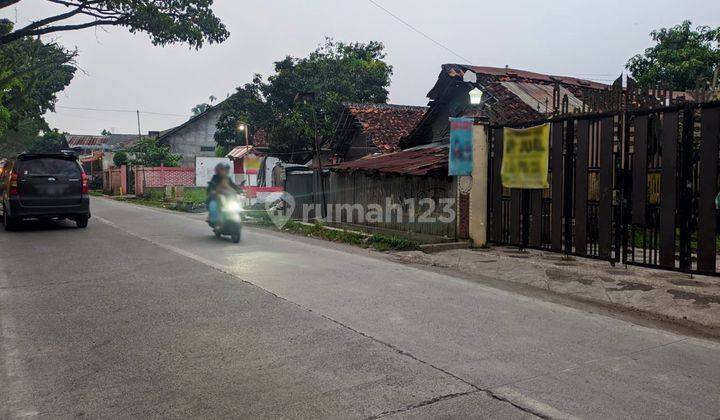 Rumah Bagus Pinggir Jalan Halaman Luas Siap Huni Full Furnish 2