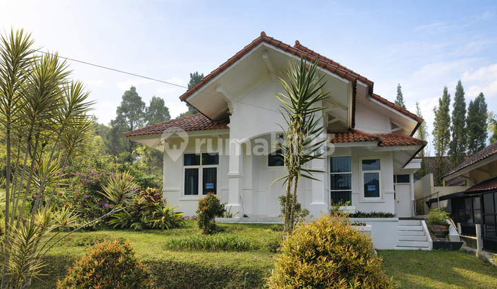 Comfortable Villa Ready to Occupy, Fast Strategic Location in Lotus Puncak