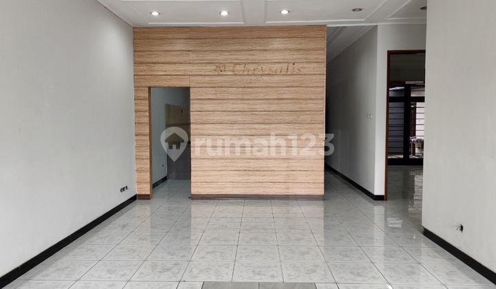 Rumah Bagus Cocok Untuk Cafe - Kantor serta Lokasi Strategis 2