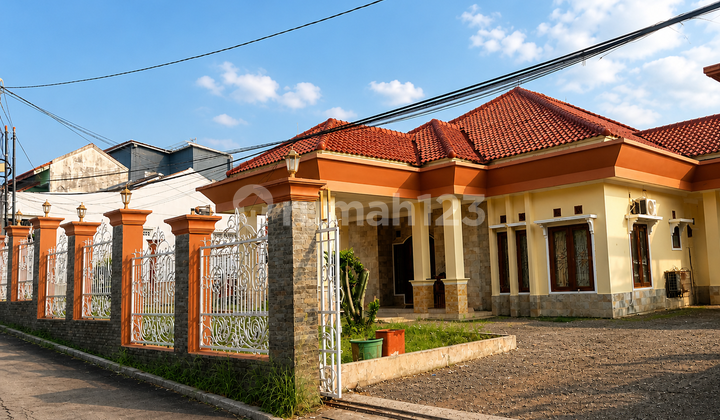 Rumah 1 Lantai Mewah Lokasi Strategis Dekat Pusat Kota Rumah 1 Lantai Mewah Lokasi Strategis Dekat Pusat Kota