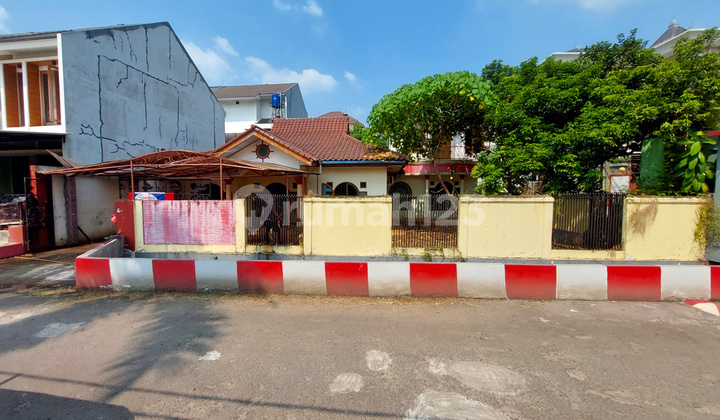 Rumah Luas dan Strategis di Perumahan, Dekat Tol Ciledug!