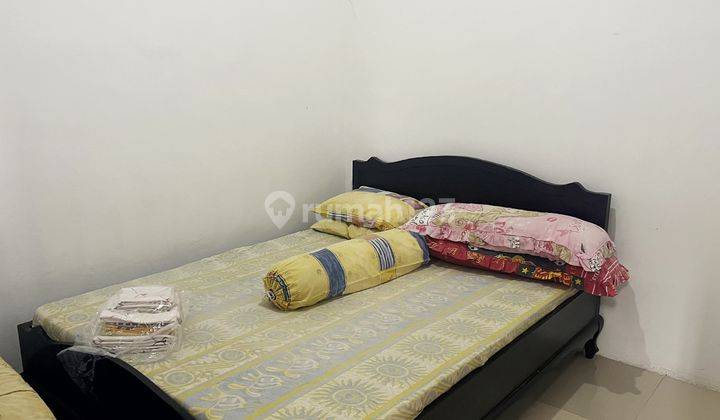 kamar tidur villa siap huni suasana asri