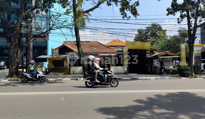 Rumah Luas Cocok untuk Cafe dan Kantor di Pusat Kota Bandung