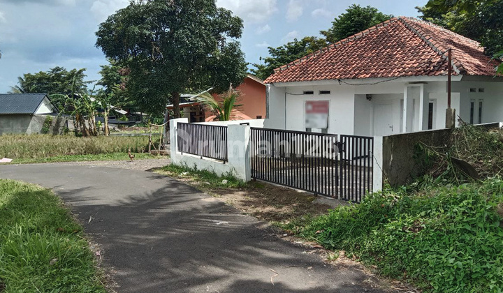 Nice House Ready to Live in Attractive Price at Rancagoong Cilaku 2