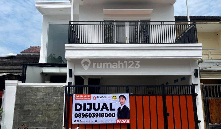  Rumah 2 Lantai Siap Huni Lokasi Strategis, Desain Elegan! 1