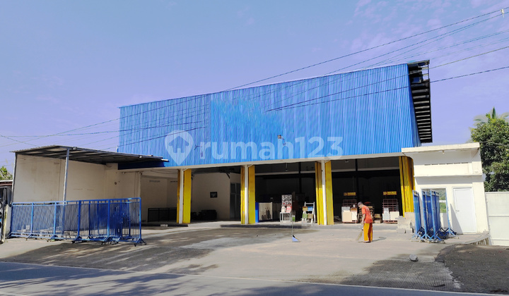 Ruko dengan Lahan Luas di Jl. Raya Cibeber Cocok untuk Bisnis Ruko dengan Lahan Luas di Jl. Raya Cibeber Cocok untuk Bisnis