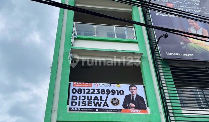 4-Story Shophouse Suitable for Business in the Center of Cianjur City. 2