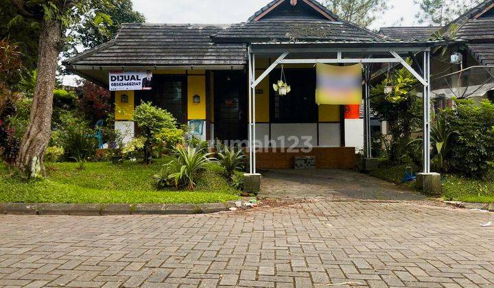 Villa Siap Huni Kondisi Bagus Udara Segar dan Asri di Kota Bunga 1