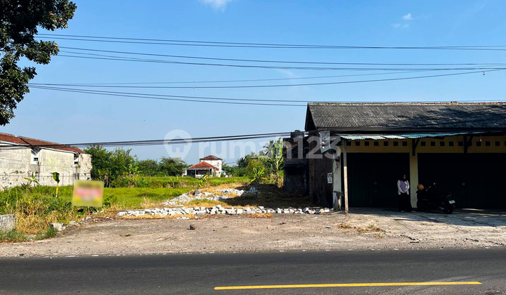 Land Area 300 m2 on Provincial Road, Suitable for Business