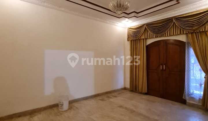For Rent Luxury House Near Slamet Riyadi, Super Strategic Location For Rent Luxury House Near Slamet Riyadi, Super Strategic Location