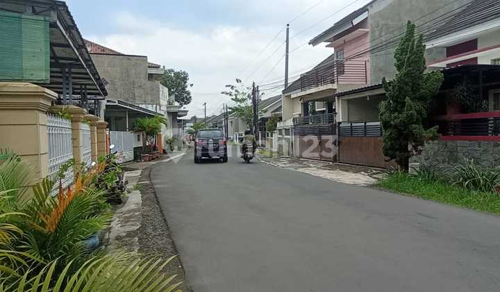 Nice House, Strategic, Ready to Use, Suitable for Residence/Office in Fajar Indah, Baturan, Colomadu, Solo. 2