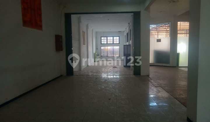 Rumah Strategis , cocok utk tmpat usaha di pinggir jln Rajiman 12