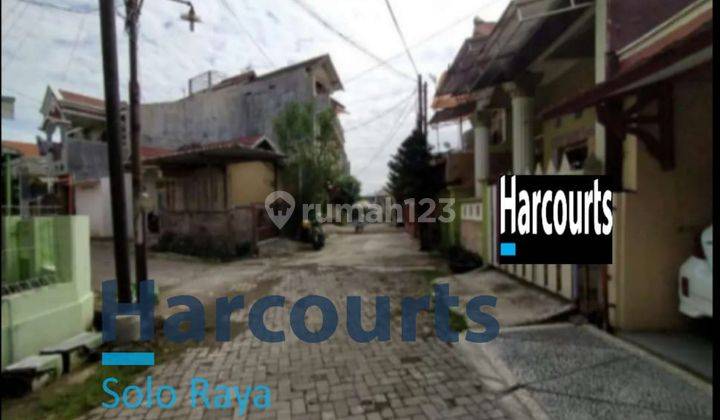Rumah bagus siyab huni dkat kmpus UNS  2