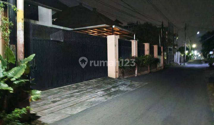 Rumah Bagus 2 lantai di jajar Laweyan Solo  1