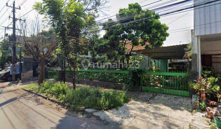 Rumah hitung tanah di tengah kota Solo  1