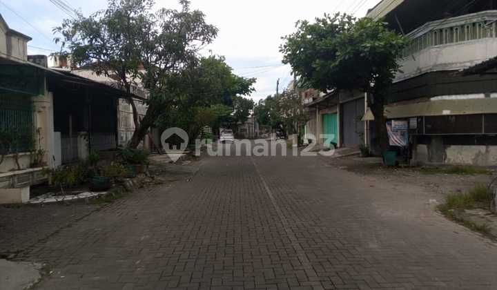 Rumah Hook 2 Lantai bisa untuk Ruang Usaha di Perumahan Favorit Dekat Mall The Park, Solo Baru 2