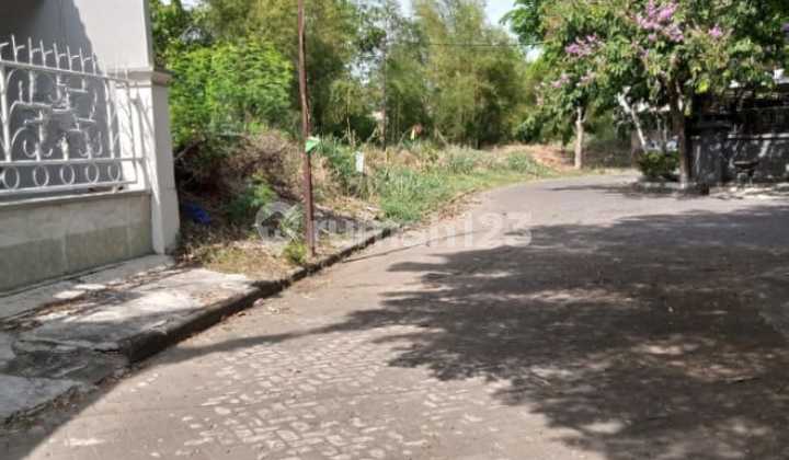 Nice 2-Story House Ready to Live in a Prestigious Housing Estate Near The Park Mall, Solo Baru. 2