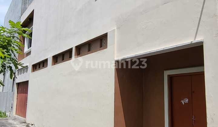 Rumah 2 Lantai Bagus Bersih Terawat Tengah Kota di Banjarsari, Solo.