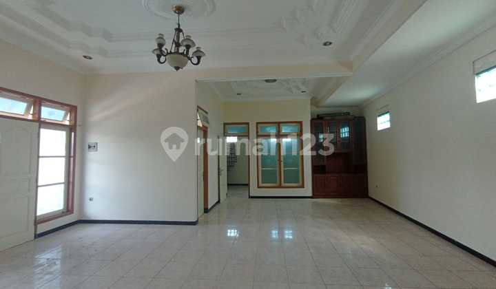 For Rent: Nice 2-Storey House Semi-Furnished Strategic Ready to Use in Laweyan 2
