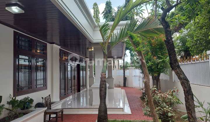 Rumah Elite Tengah Kota Solo, Semi Furnished & Siap Pakai 2