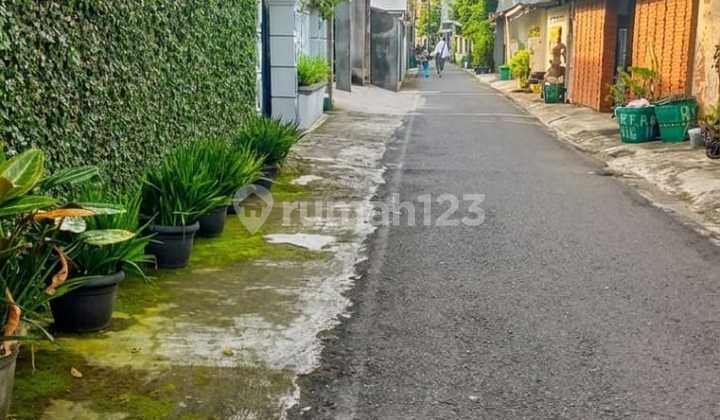 Tanah Bonus Bangunan Ruang Kantor & Gudang Siap Pakai di Manahan