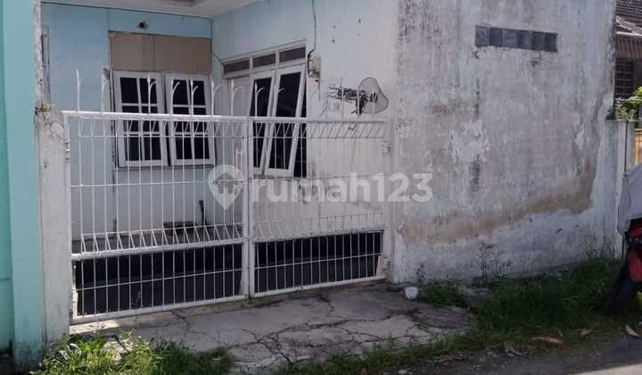 Rumah Butuh Renov di Perumahan Favorit Dekat Mall The Park, Solo Baru. Rumah Butuh Renov di Perumahan Favorit Dekat Mall The Park, Solo Baru.
