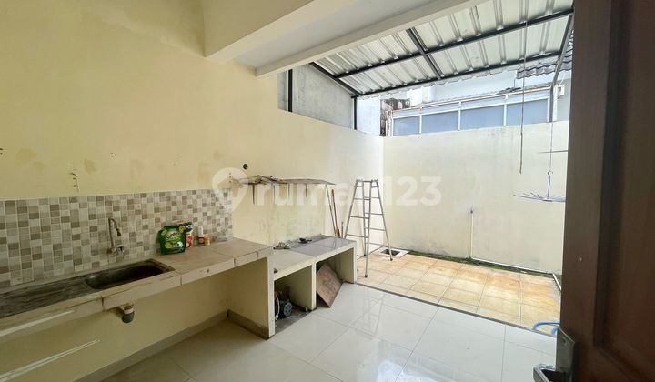 House in Gentan Cluster Solo. Strategic Location Close to Culinary and Shopping Centers, Suitable for Family Living. 2