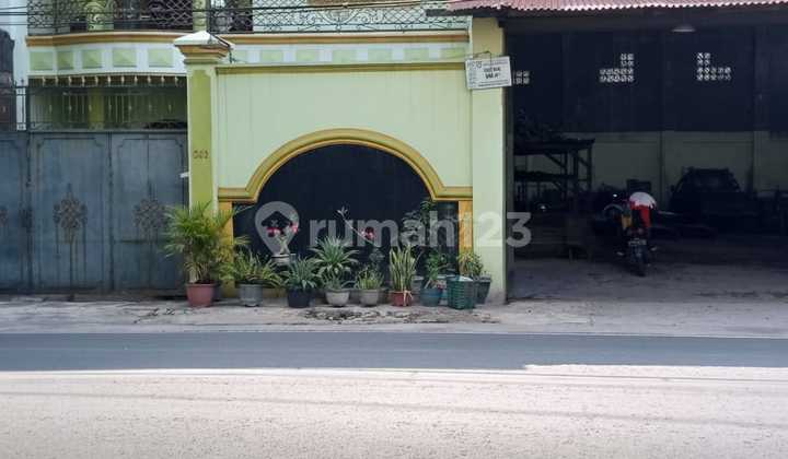 Rumah Bagus 2 Lantai + Gudang Siap Pakai Strategis di Pinggir Jalan Raya Utama di Jebres, Solo.